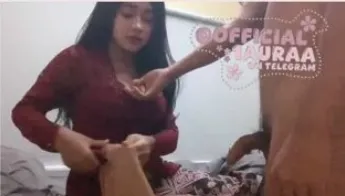 Abg Terbaru Laura Kebaya Merah Aku Tidak Butuh Dunia yang Sempurna, Aku Hanya Butuh Seseorang yang Membuatku Merasa Bahwa Dunia Ini Cukup untuk Kita Berdua Film Abg